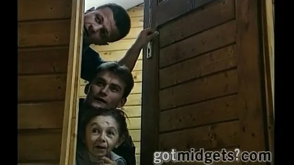 Se Threesome In A Sauna with 2 Midgets Ladies beste filmer