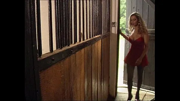 Bekijk Hot Babe Fucked in Horse Stable topfilms