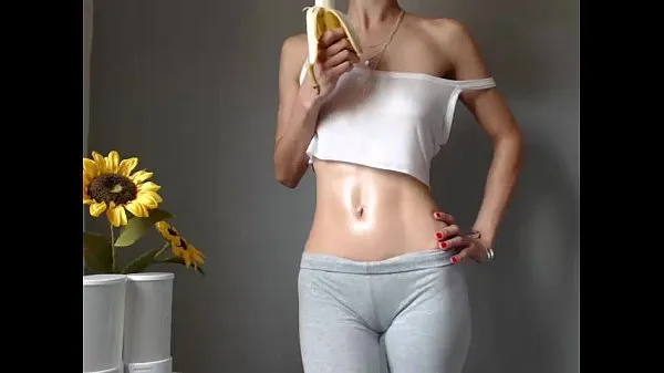 Bekijk Fitness girl shows her perfect body topfilms