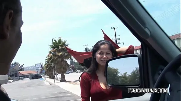 شاهد Busty slut Evie Delatosso takes a cock in her Latina pussy أفضل الأفلام