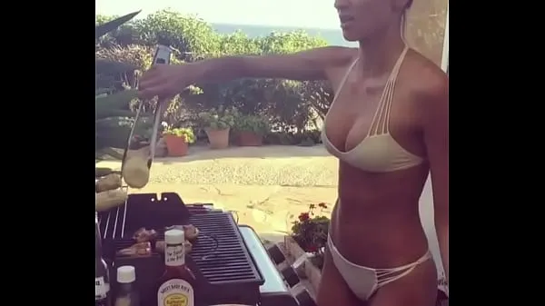 Sexy barbecue dancing인기 영화 보기
