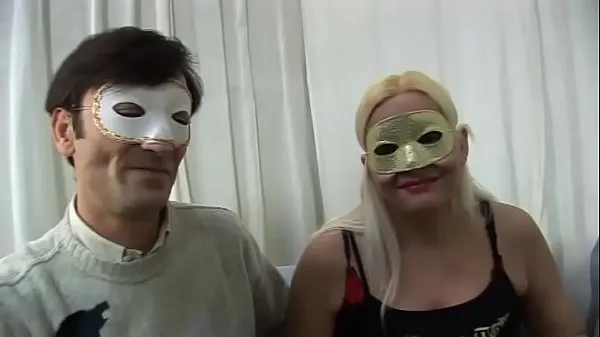 Tonton Blondie in mask sucking a cock Filem teratas