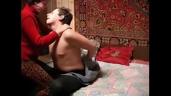 Oglejte si Russian mature and boy having some fun alone najboljše filme