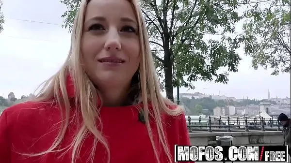 Titta på Mofos - Public Pick Ups - Young Wife Fucks for Charity starring Kiki Cyrus populäraste filmer