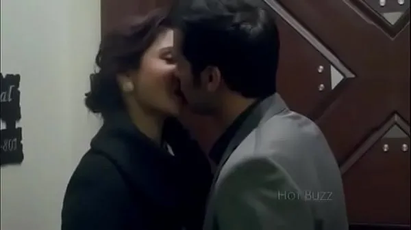 Tonton anushka sharma hot kissing scenes from movies Filem teratas