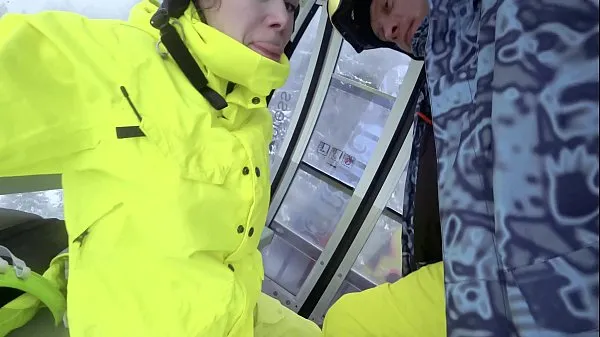 Guarda Pompino pubblico all'aperto in ski lift 4K. Due video con coppia amatorialei migliori film