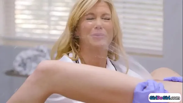 Watch Unaware doctor gets squirted in her face top Movies