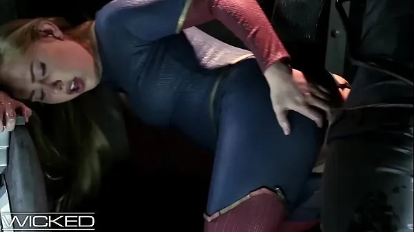 Oglejte si WickedParodies - Supergirl Seduces Braniac Into Anal Sex najboljše filme