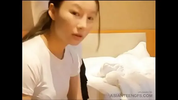 Oglądaj Chinese girl is sucking a dick in a hotel najlepsze filmy