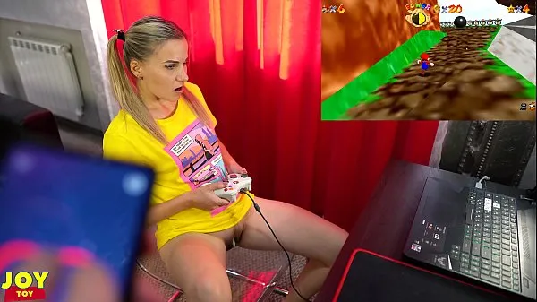Sehen Sie sich Letsplay Retro Game With Remote Vibrator in My Pussy - OrgasMario By Letty BlackTop-Filme an