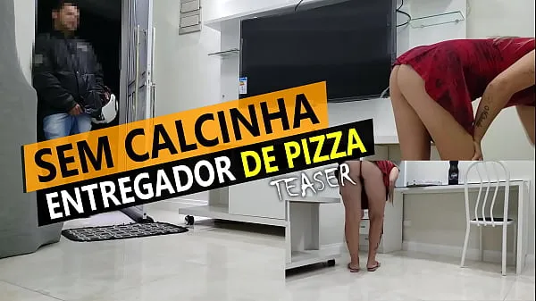 شاهد Cristina Almeida receiving pizza delivery in mini skirt and without panties in quarantine أفضل الأفلام