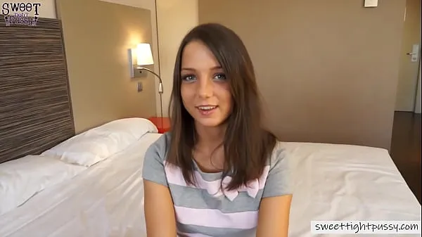 Se Teen Babe First Anal Adventure Goes Really Rough beste filmer