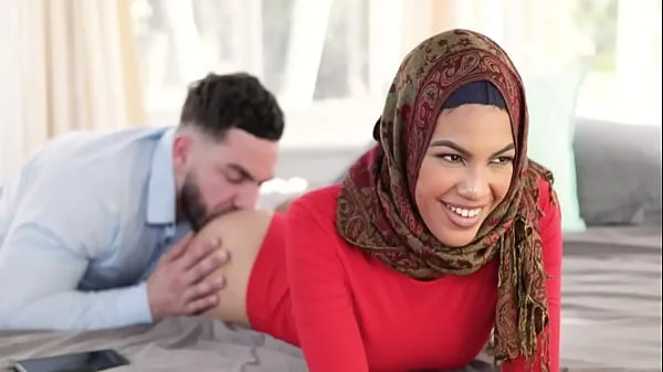 Oglejte si Hijab Stepsister Sending Nudes To Stepbrother - Maya Farrell, Peter Green -Family Strokes najboljše filme
