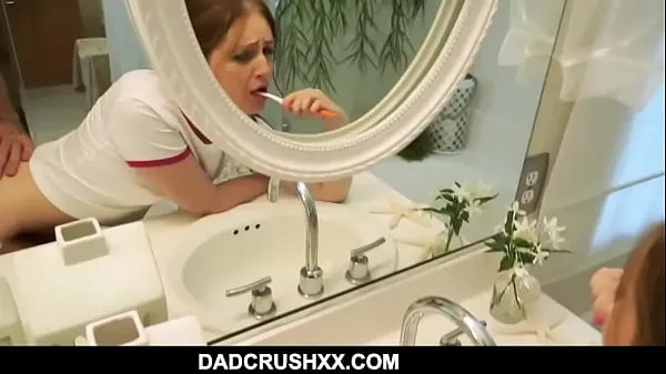 Oglejte si Step Daughter Brushing Teeth Fuck najboljše filme