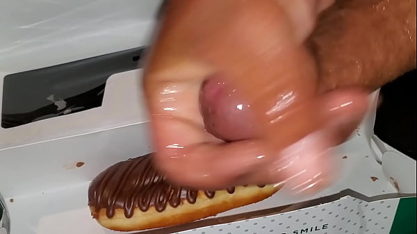 Sehen Sie sich Cumming meinen Zuckerguss auf meinem Krispy-Kream-GebäckTop-Filme an