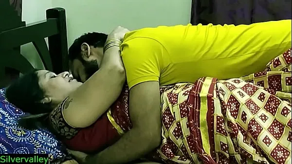 Oglejte si Indian xxx sexy Milf aunty secret sex with son in law!! Real Homemade sex najboljše filme