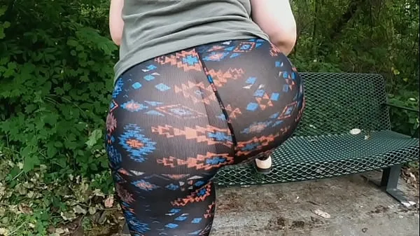 Katso Mom Huge Ass See Thru Leggings Public Trail suosituinta elokuvaa