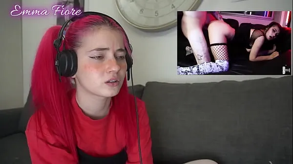 Katso Petite teen reacting to Amateur Porn - Emma Fiore suosituinta elokuvaa