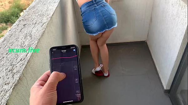 Se Controlling vibrator by step brother in public places beste filmer