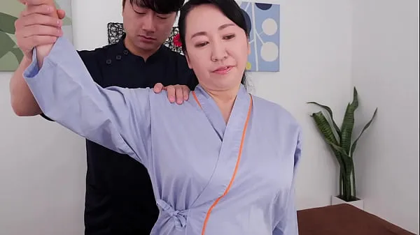 A Big Boobs Chiropractic Clinic That Makes Aunts Go Crazy With Her Exquisite Breast Massage Yuko Ashikawa 人気の映画を見る