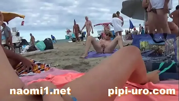 Bekijk girl masturbate on beach topfilms