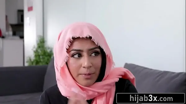 Sledujte Hot Muslim Teen Must Suck & Fuck Neighbor To Keep Her Secret (Binky Beaz nejlepších filmů
