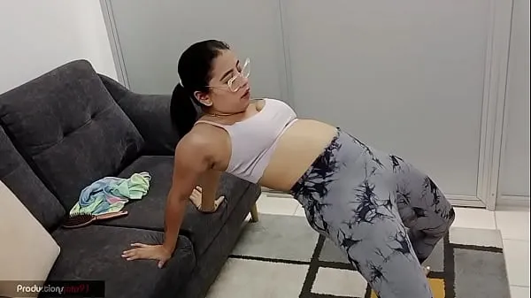 Se I get excited to see my stepsister's big ass while she exercises, I help her with her routine while groping her pussy topfilm