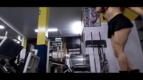 Watch THE STATUELY MILF TRAINER GIVES PÚPILO CALENTON A GREAT FACESITTING AT THE GYM top Movies