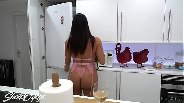 Se Big boobs latina Sheila Ortega doing blowjob with real BBC cock on the kitchen beste filmer