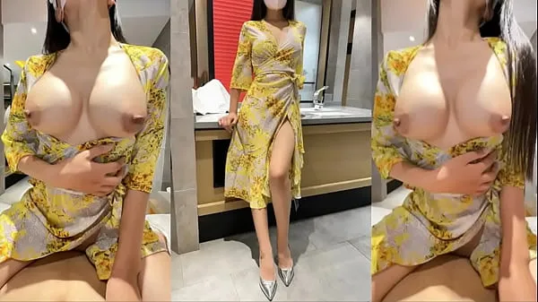 The "domestic" goddess in yellow shirt, in order to find excitement, goes out to have sex with her boyfriend behind her back! Watch the beginning of the latest video and you can ask her out शीर्ष फ़िल्में देखें