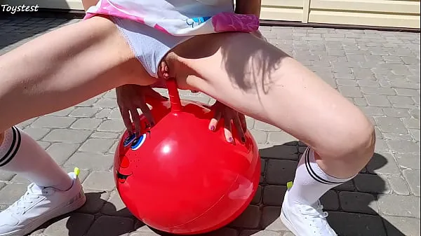 Horny Stepsister Riding Fitness Ball with DOUBLE PENETRATION인기 영화 보기