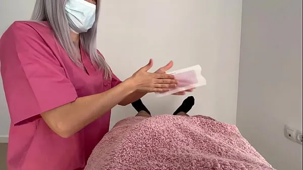 Παρακολουθήστε Cock waxing by cute amateur girl who gives me a surprise handjob until I finish cumming κορυφαίες ταινίες