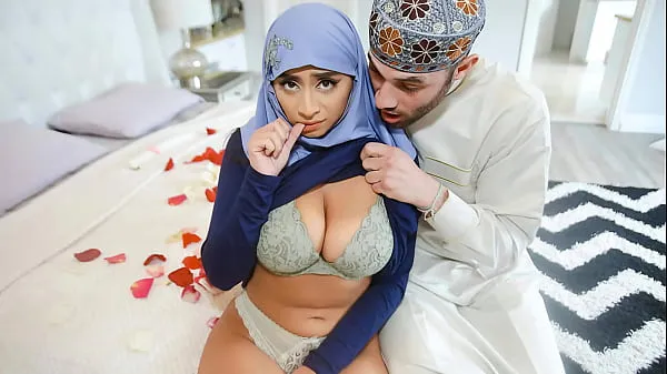 Titta på Arab Husband Trying to Impregnate His Hijab Wife - HijabLust populäraste filmer