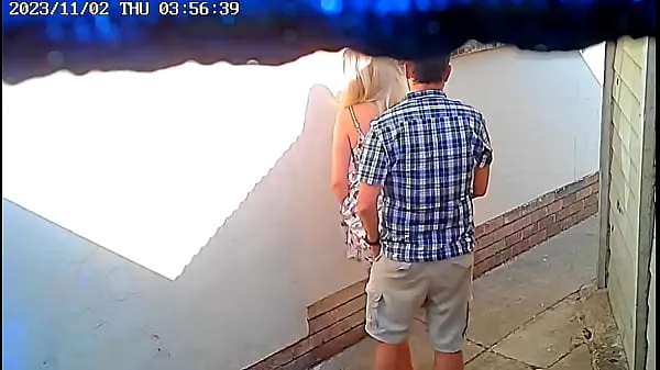 Sehen Sie sich Mutiges Paar beim öffentlichen Ficken vor CCTV-Kamera erwischtTop-Filme an