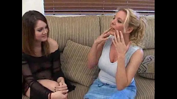 Se Teaching valerie to give a blowjob topfilm